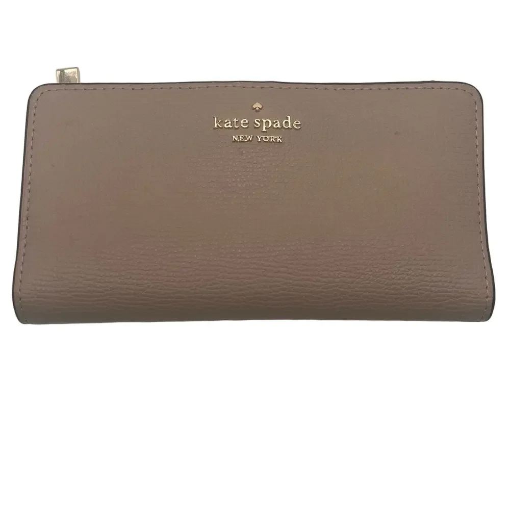 Kate Spade Darcy Large Thin Slim Bifold Warm Toupe Tan Wallet WLR00545 Snap Clos